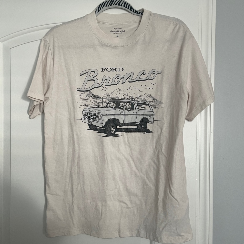 Abercrombie & Fitch Cream Ford Bronco Boyfriend Tee XS